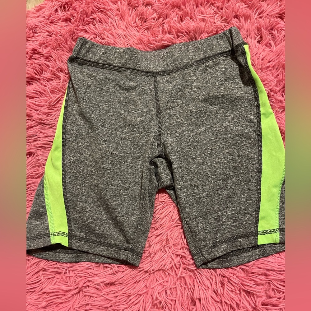 gray and green biker shorts 🩳